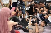 二次元的奇妙世界：神圣天堂、周边热及福利姬演变？