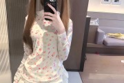 白丝双马尾少萝风格：甜美装扮与清新气质的完美融合