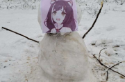 动漫爱好者用臭鼬头堆雪人，二次大妹子与各种角色无缝衔接