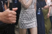 李宇春央视 818 舞台晚会造型惊艳，镂空珍珠裙散发女神魅力