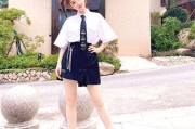 二次元漫展JK服风波引热议，冯提莫穿JK服为何遭争议？