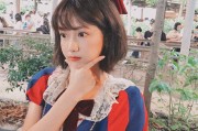李艺彤迪士尼白雪公主造型惊艳亮相，粉丝热议其甜美时尚风