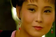 红楼梦二十七回：薛宝钗滴翠亭金蝉脱壳，巧避小红坠儿