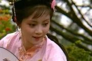 贾母头痛金玉良缘，宝钗自力更生谋高嫁，薛家困境与宝钗的婚姻策略