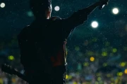 佛山禅城大草地音乐秀场雨中热情不减，gapday音乐节吸引超7万人