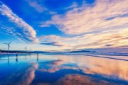 为什么那么多动画都用天空之镜作 op 和 ed 的背景？原因不止是美