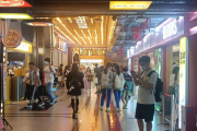 二次元消费狂欢正盛，线下生意如何爆发？