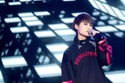 张靓颖承包头条却心酸，李宇春打破次元壁成全能艺人
