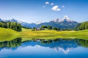 2024年坎特伯雷基督教会大学撤销英语文学学位引发广泛关注与讨论
