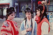 红楼梦中冯紫英家宴，云儿弹唱的曲子有何深意？