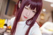 腐团儿深夜晒照，再次 cos 斯卡哈，尽显 cos 大手子风采