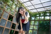 JK 制服与 PU 斜挎包的完美搭配，带你走进二次元奇幻世界