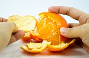 剥橘子手变黄了怎样办 (剥橘子手变黄了洗不掉)