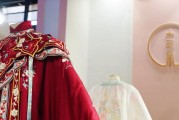 二次元文化破圈，汉服JK制服Lolita服饰成新宠吸引资本入局
