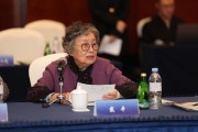 北京人艺与上海戏剧学院的深厚情谊：从亲身分享到耐心签名