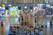 暑期Cos委托生意火爆：二次元搭子经济下的梦幻消费与风险