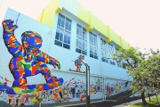 金鼎学校40米宇航员墙绘惊艳亮相，学生手稿展与未来教室共筑艺术梦想