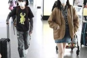 董洁穿搭越来越绝！波点衬衫搭牛仔裙，和儿子似姐弟超吸睛