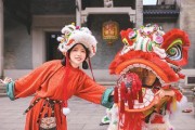 短视频博主展示非遗技艺：从竹子到纸的精巧转变与传统文化之美