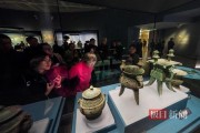 商王朝地方文明特展：3000年前文物表情引发观众模仿秀